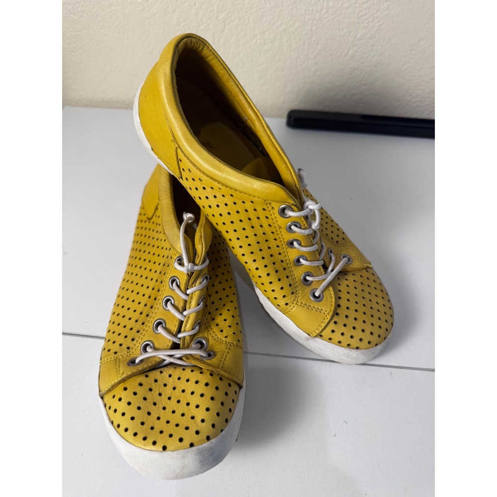 Gelato Teejay Perforated Leather Sneakers Size 37 6.5 Yellow Comfort‎ Minimalist